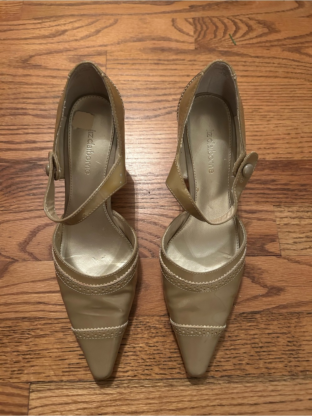 Liz Claiborne Women’s Sz 7.5 M Cream & Black Retro Y2K Leather Kitten Heels